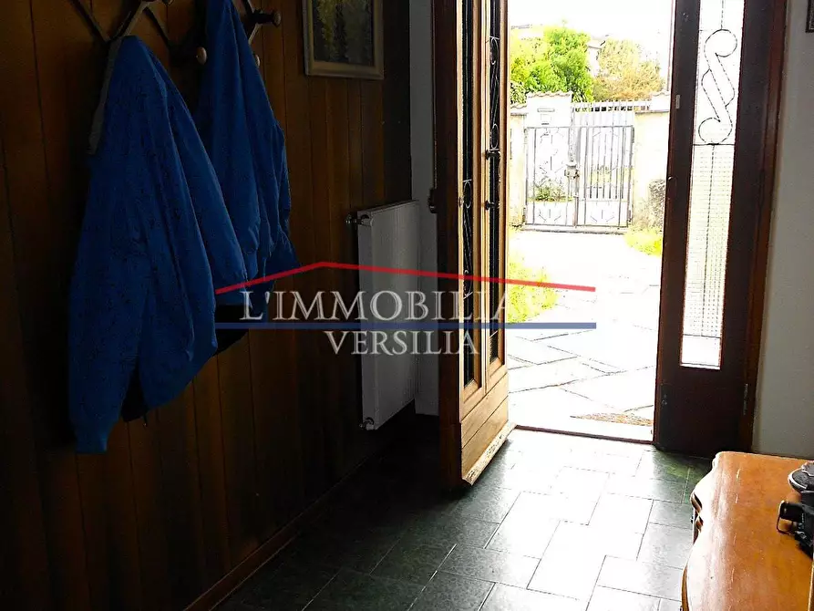 Immagine 51 di Villa in vendita  a Carrara