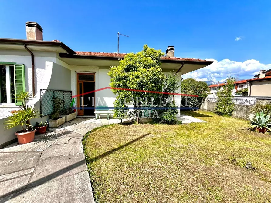 Immagine 29 di Villa in vendita  a Carrara