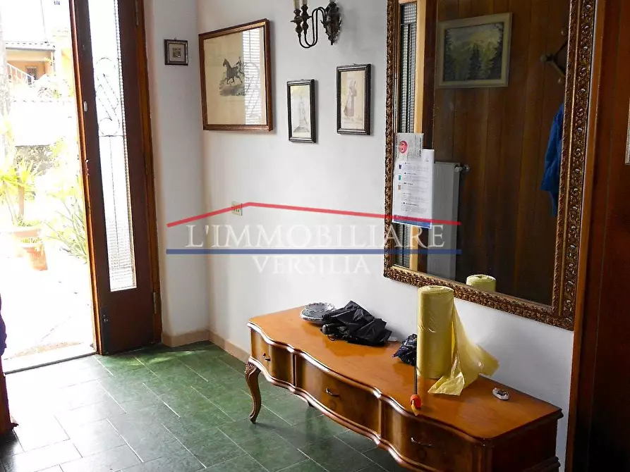 Immagine 16 di Villa in vendita  a Carrara