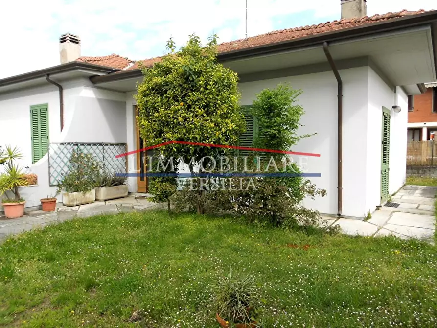 Immagine 30 di Villa in vendita  a Carrara