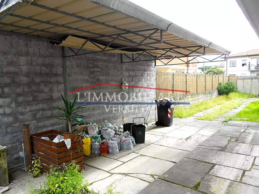 Immagine 9 di Villa in vendita  a Carrara