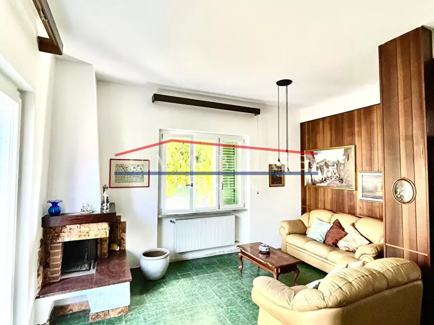 Immagine 20 di Villa in vendita  a Carrara