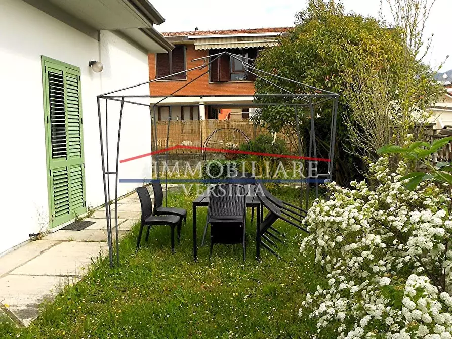 Immagine 55 di Villa in vendita  a Carrara