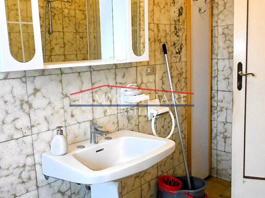 Immagine 41 di Villa in vendita  a Carrara