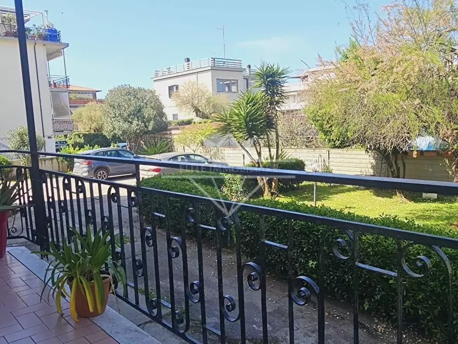 Immagine 2 di Appartamento in affitto  a Carrara