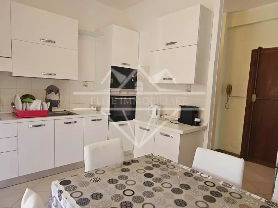 Immagine 8 di Appartamento in affitto  a Carrara