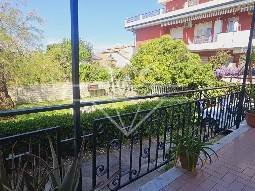 Immagine 1 di Appartamento in affitto  a Carrara