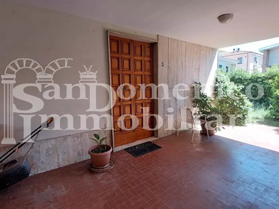 Immagine 5 di Villa in vendita  a Cascina