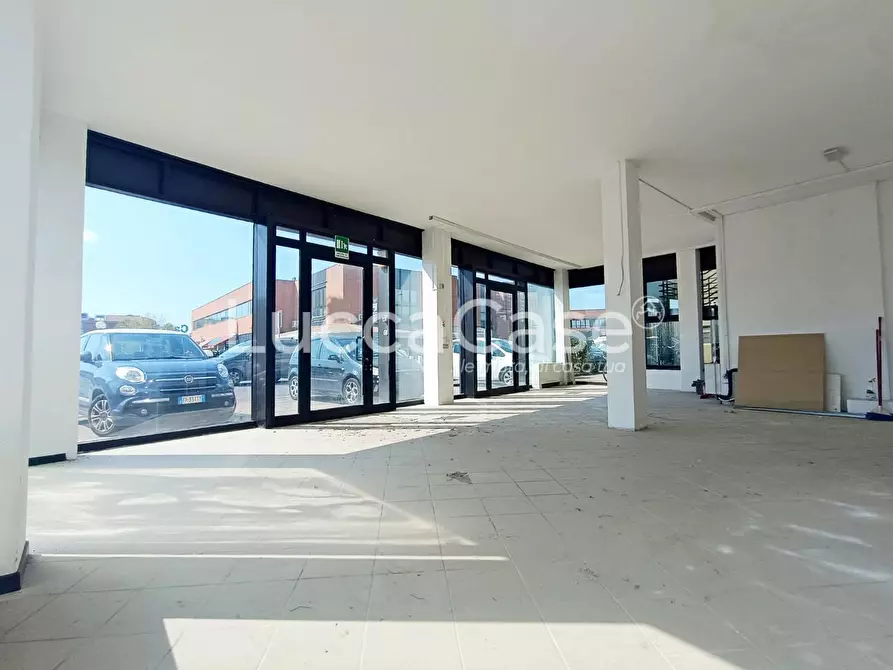 Immagine 3 di Locale commerciale in vendita  a San Giuliano Terme