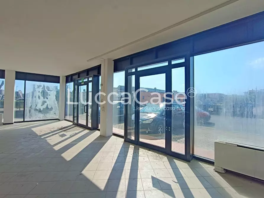 Immagine 2 di Locale commerciale in vendita  a San Giuliano Terme