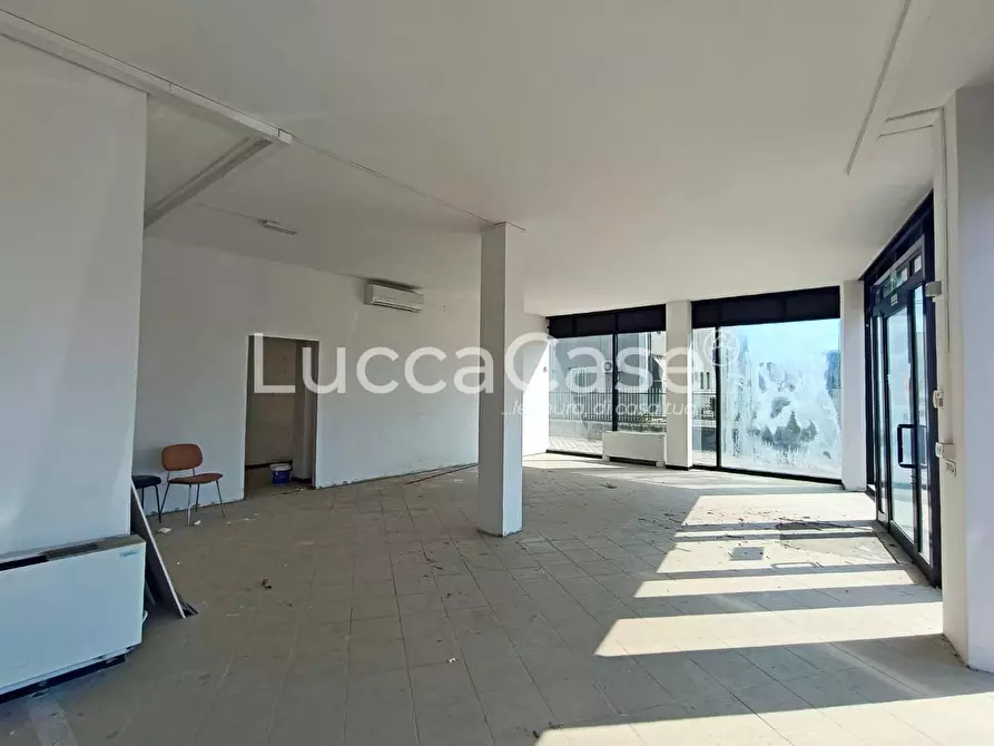 Immagine 4 di Locale commerciale in vendita  a San Giuliano Terme