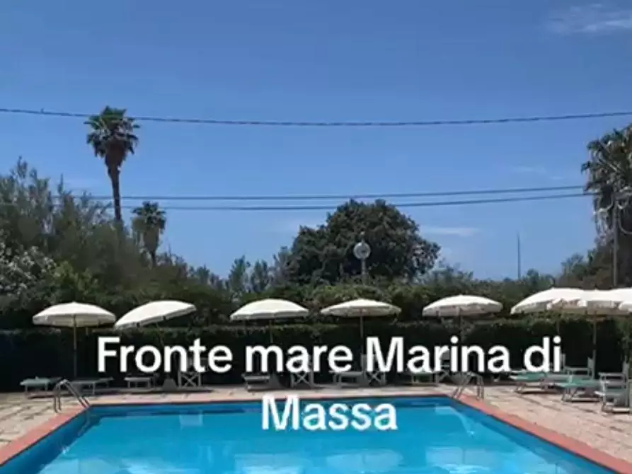 Immagine 11 di Appartamento in vendita  a Massa