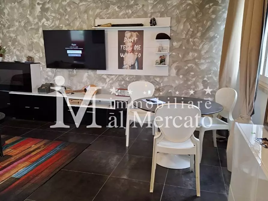 Immagine 3 di Appartamento in vendita  a Viareggio
