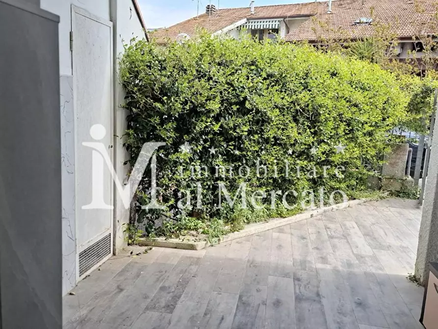 Immagine 19 di Appartamento in vendita  a Viareggio