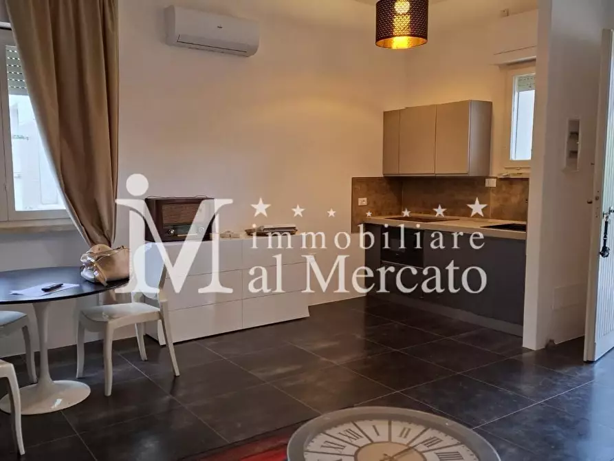 Immagine 4 di Appartamento in vendita  a Viareggio
