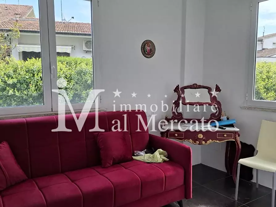 Immagine 12 di Appartamento in vendita  a Viareggio