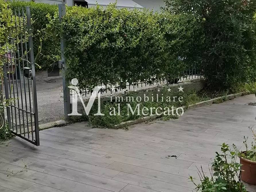 Immagine 18 di Appartamento in vendita  a Viareggio