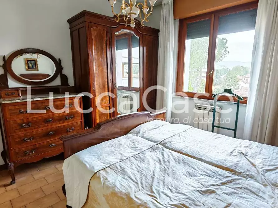 Immagine 10 di Appartamento in vendita  a Lucca