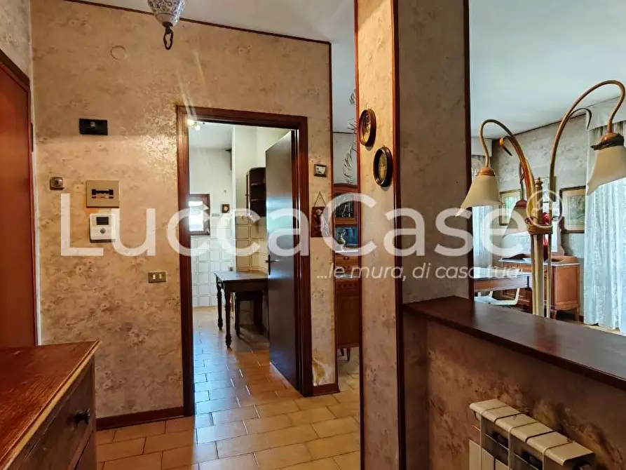 Immagine 7 di Appartamento in vendita  a Lucca