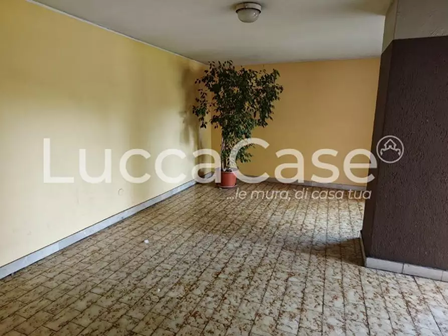 Immagine 17 di Appartamento in vendita  a Lucca