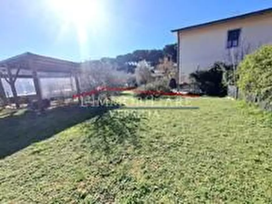 Immagine 15 di Casa bifamiliare in vendita  a Massa