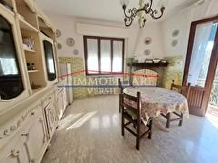 Immagine 2 di Casa bifamiliare in vendita  a Massa