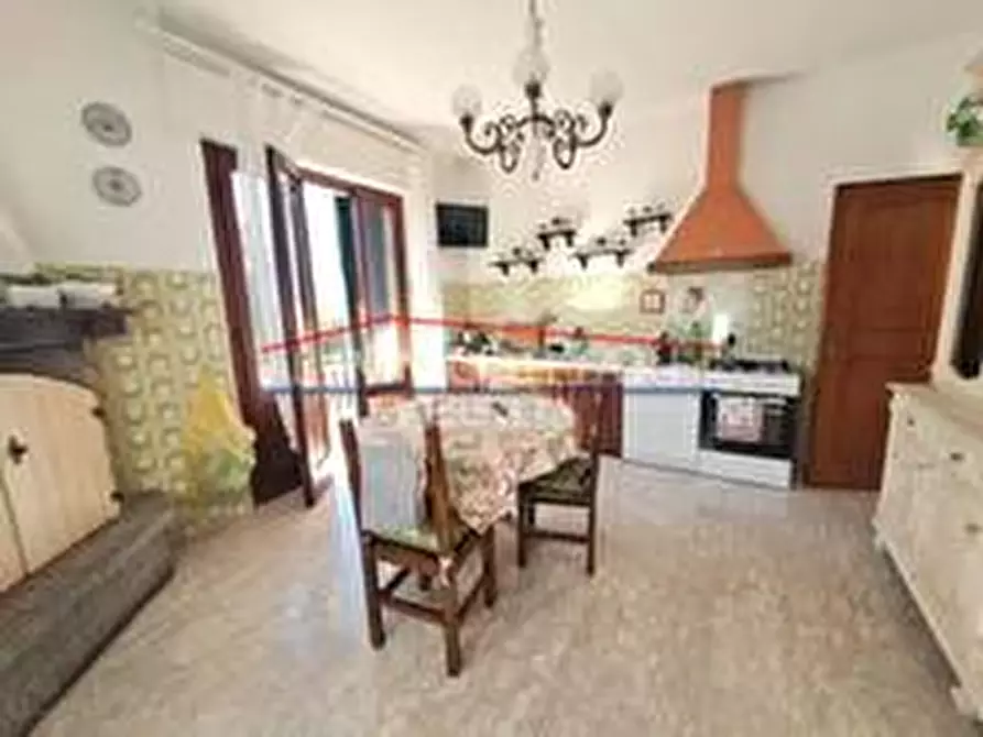 Immagine 5 di Casa bifamiliare in vendita  a Massa