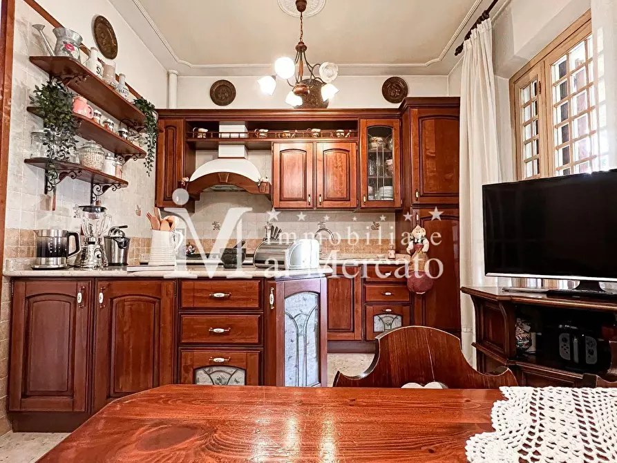 Immagine 16 di Villa in vendita  a Viareggio