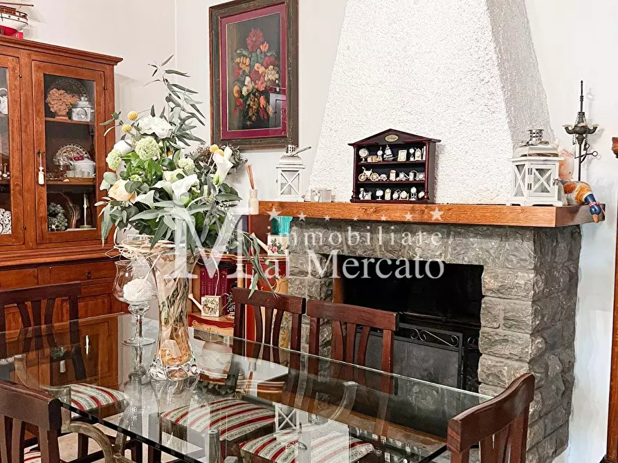 Immagine 24 di Villa in vendita  a Viareggio