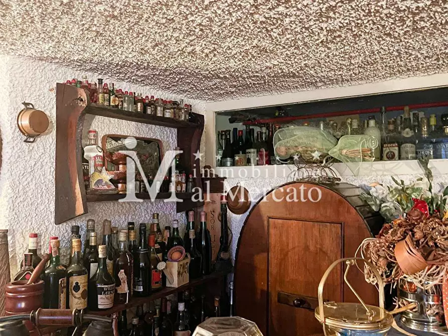 Immagine 12 di Villa in vendita  a Viareggio