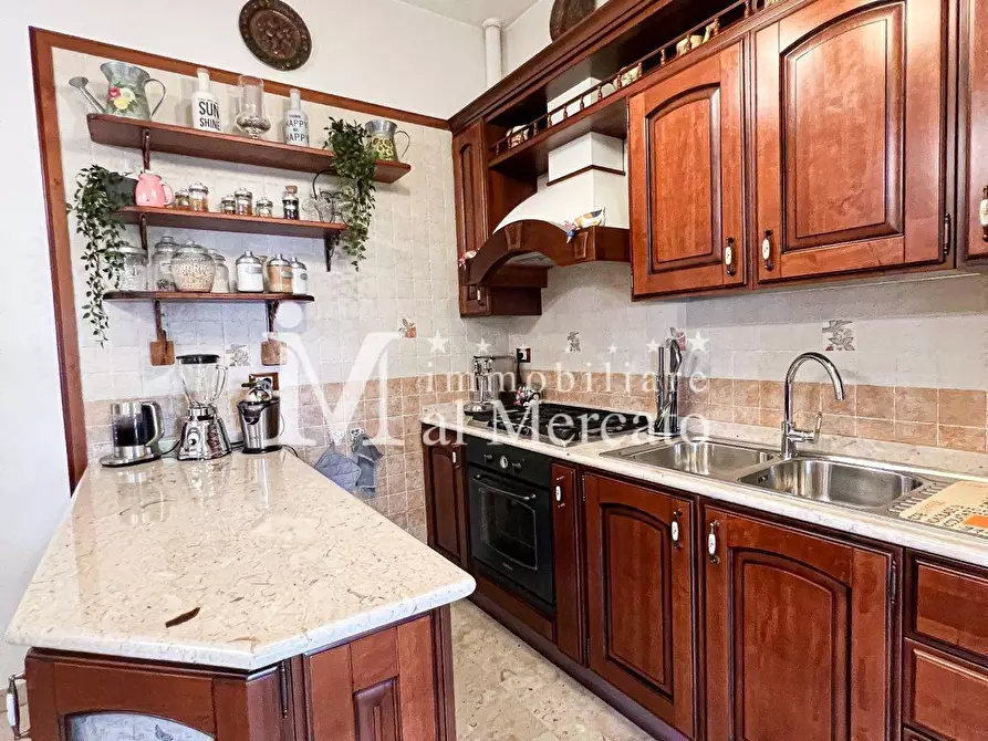 Immagine 18 di Villa in vendita  a Viareggio