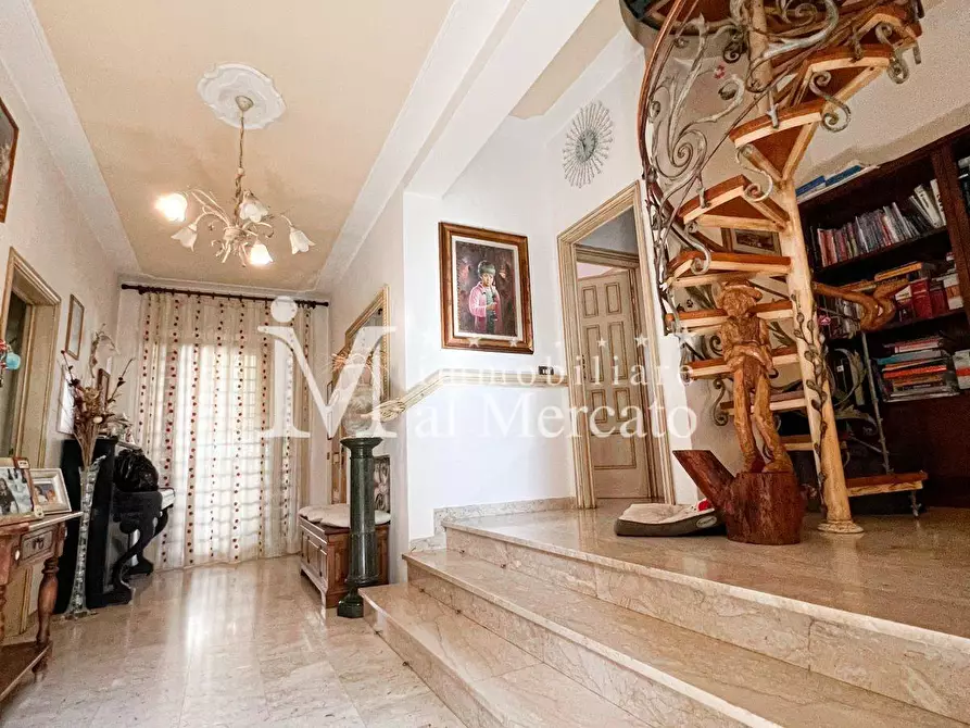 Immagine 29 di Villa in vendita  a Viareggio