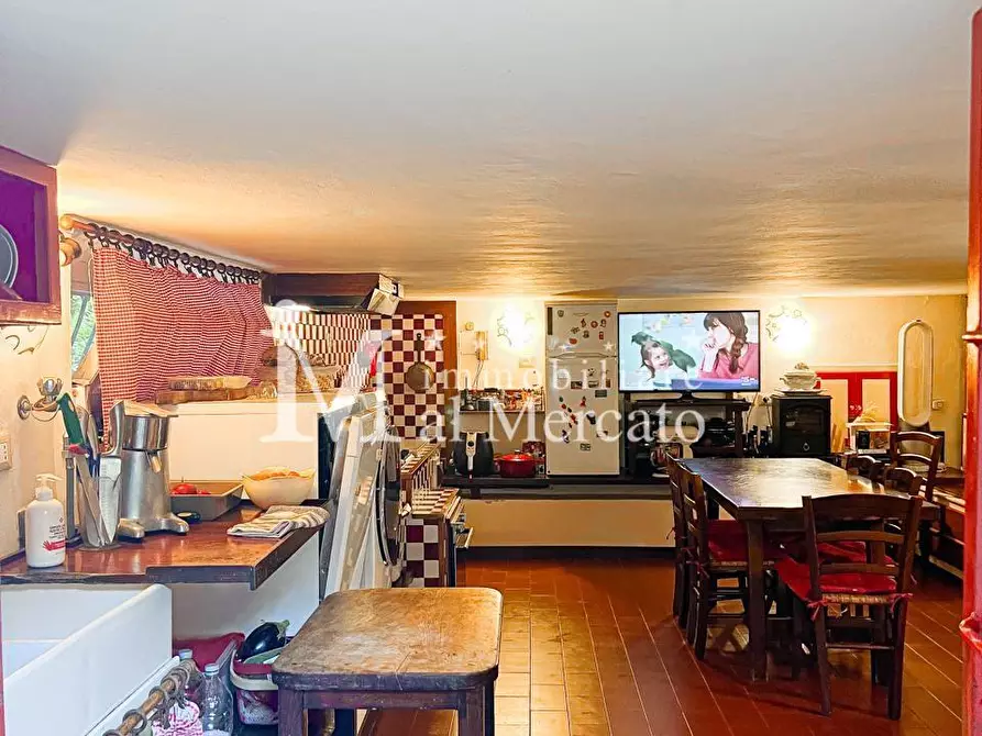 Immagine 9 di Villa in vendita  a Viareggio