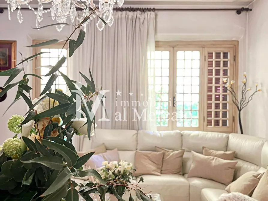 Immagine 19 di Villa in vendita  a Viareggio