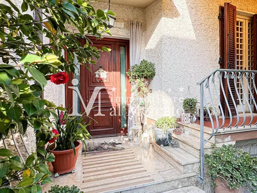 Immagine 6 di Villa in vendita  a Viareggio