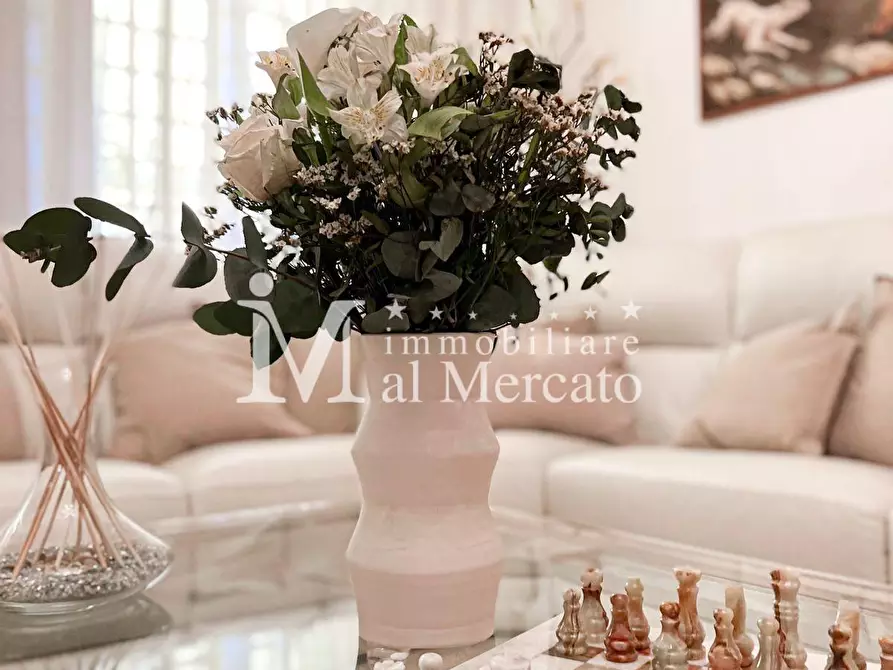 Immagine 22 di Villa in vendita  a Viareggio