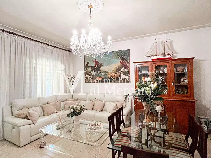 Immagine 23 di Villa in vendita  a Viareggio