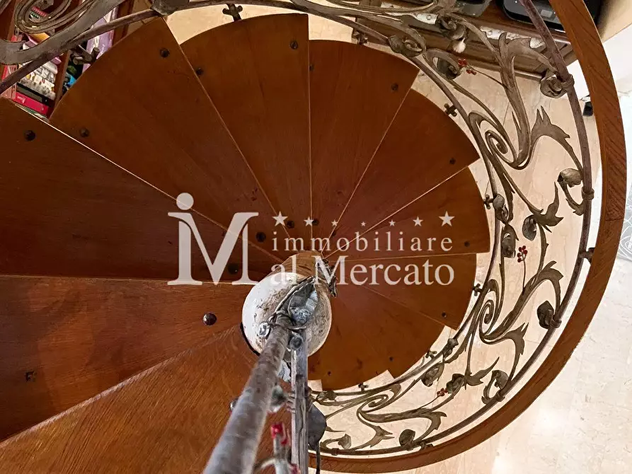 Immagine 32 di Villa in vendita  a Viareggio