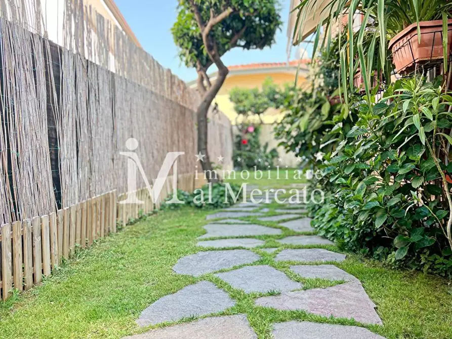 Immagine 5 di Villa in vendita  a Viareggio