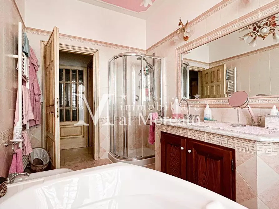 Immagine 13 di Villa in vendita  a Viareggio