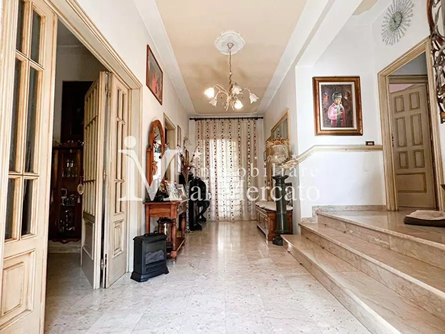 Immagine 30 di Villa in vendita  a Viareggio