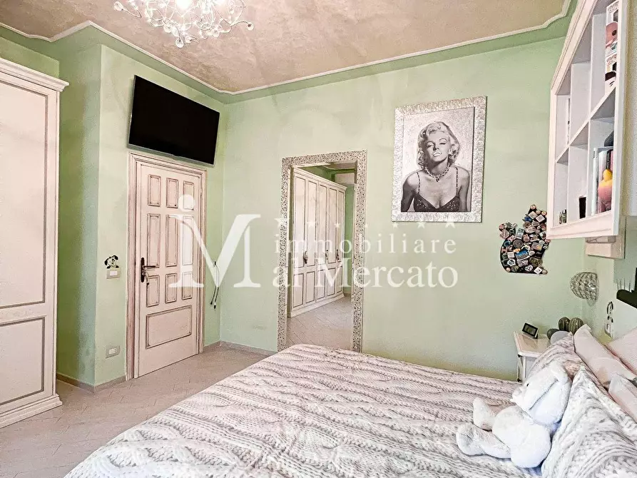 Immagine 33 di Villa in vendita  a Viareggio