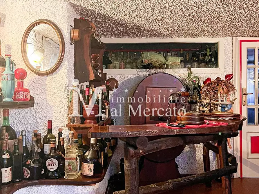 Immagine 10 di Villa in vendita  a Viareggio