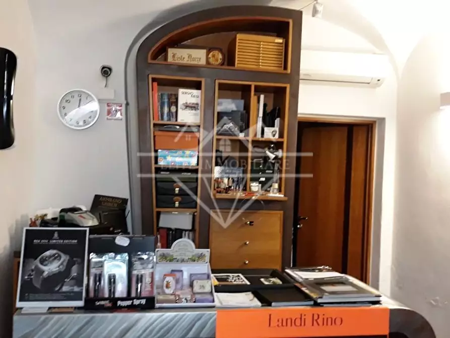 Immagine 9 di Locale commerciale in vendita  a Sarzana