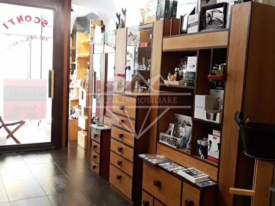 Immagine 2 di Locale commerciale in vendita  a Sarzana