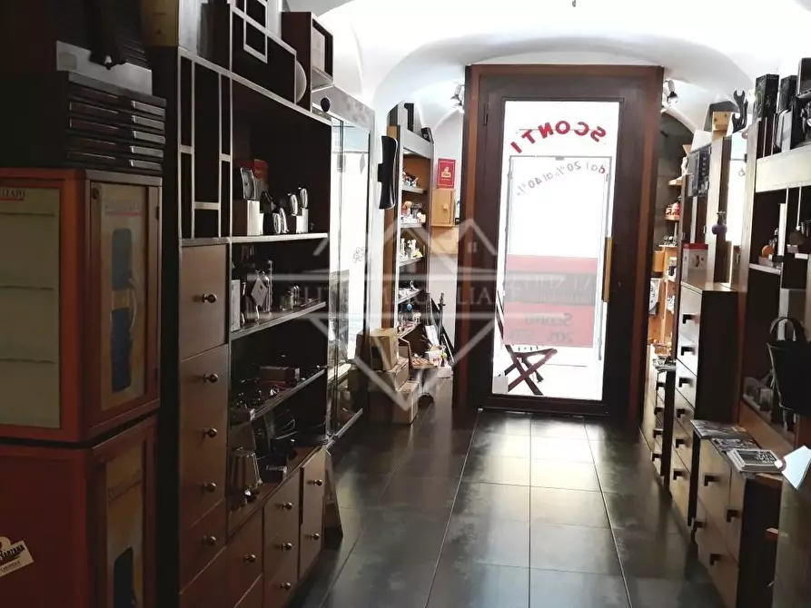 Immagine 7 di Locale commerciale in vendita  a Sarzana