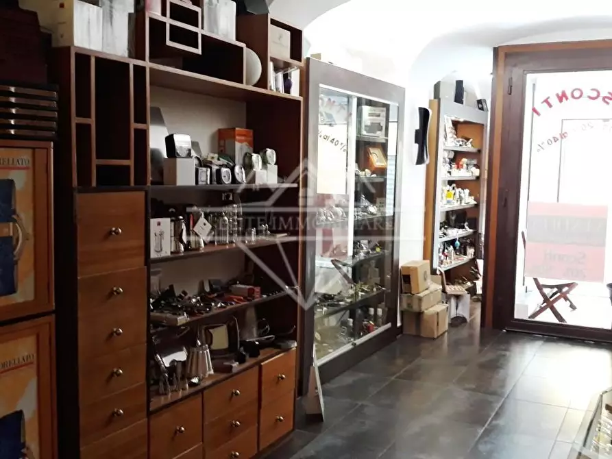 Immagine 1 di Locale commerciale in vendita  a Sarzana