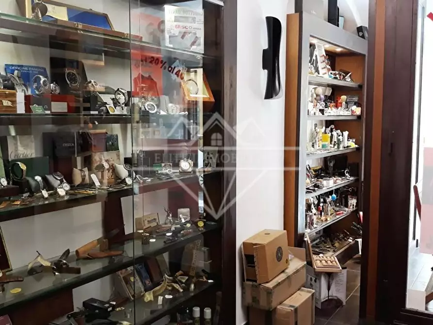 Immagine 3 di Locale commerciale in vendita  a Sarzana