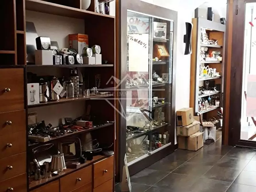 Immagine 4 di Locale commerciale in vendita  a Sarzana