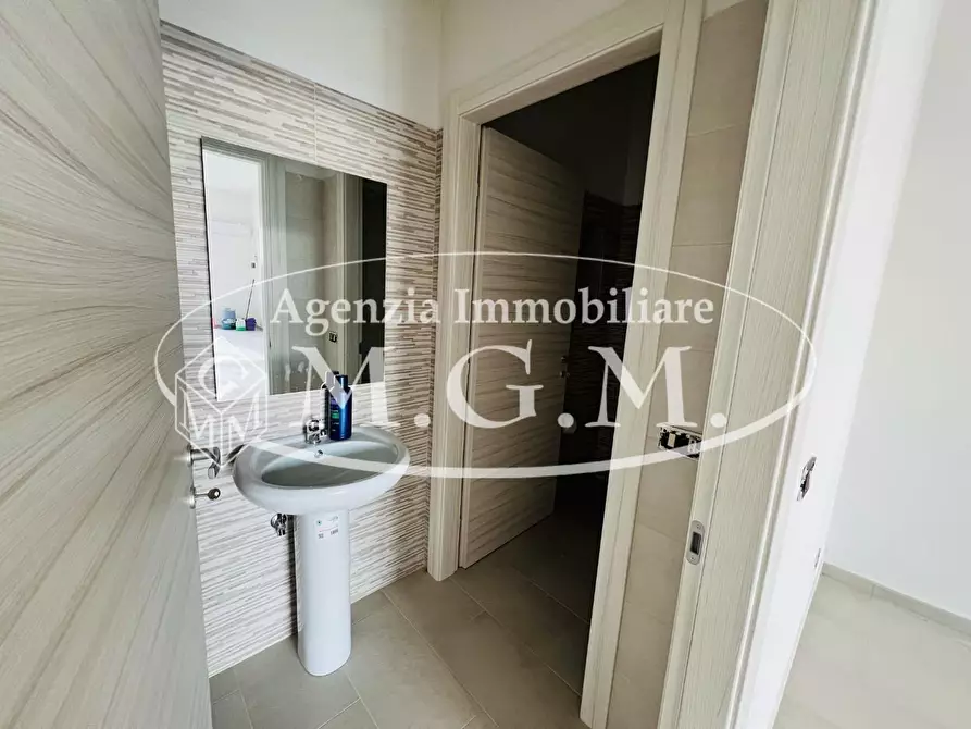 Immagine 6 di Locale commerciale in affitto  a Santa Maria A Monte